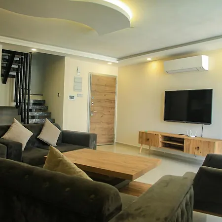 Penthouse 凯里尼亚